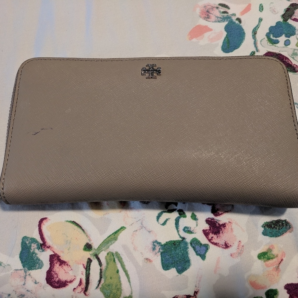 Tory burch wallet